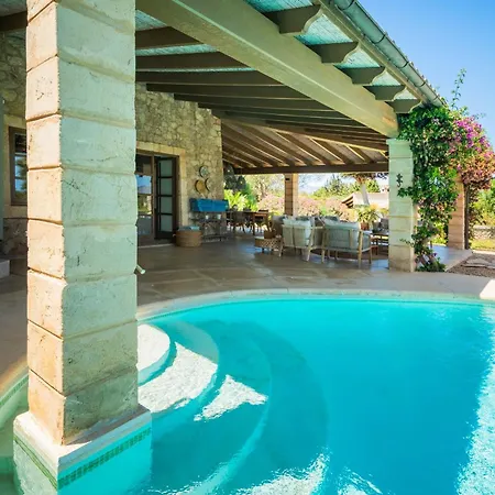 Villa Peroia By Bebreeze